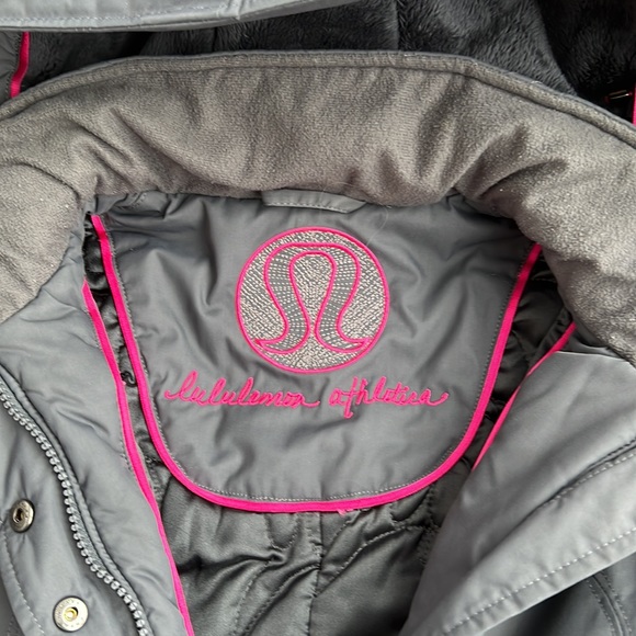 Lululemon Pinnacle Jacket - Size 4 - Picture 9 of 9